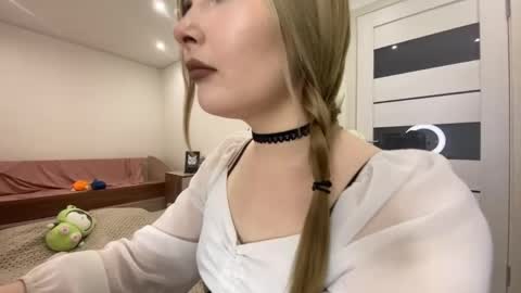 Snapshot of eestipixies chatting on 05-18-26, 06:52 Lili online show from 05-18-26, 06:52