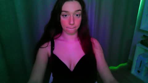 Snapshot of effie_balconii chatting on 12-21-25, 11:28 effie_balconii online show from 12-21-25, 11:28