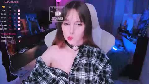 Snapshot of effie_lee chatting on 11-19-25, 04:40 Effie online show from 11-19-25, 04:40