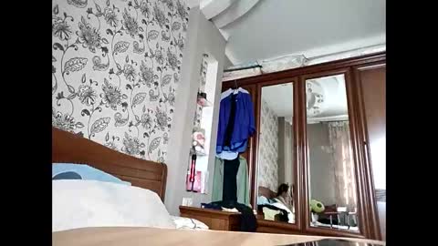 Effy online show from 04-07-26, 09:54