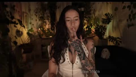 Snapshot of effylowell_ chatting on 06-14-26, 02:24 Effy online show from 06-14-26, 02:24