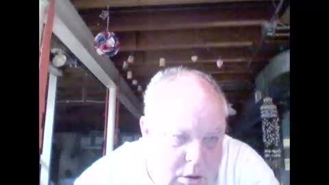 Snapshot of efriff chatting on 06-10-26, 12:04 efriff online show from 06-10-26, 12:04