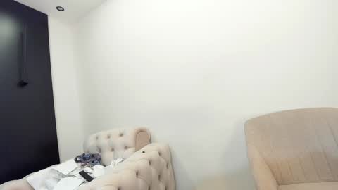 Snapshot of ehotlovea chatting on 01-21-25, 02:11 Erik and Alice online show from 01-21-25, 02:11