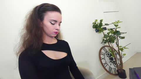 Snapshot of ehotlovea chatting on 01-31-25, 11:03 Erik and Alice online show from 01-31-25, 11:03