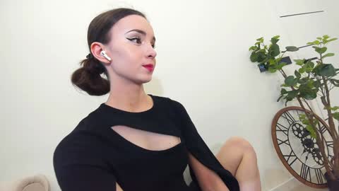 Snapshot of ehotlovea chatting on 02-01-25, 05:07 Erik and Alice online show from 02-01-25, 05:07