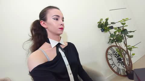 Snapshot of ehotlovea chatting on 02-02-25, 12:09 Erik and Alice online show from 02-02-25, 12:09