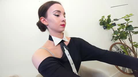 Snapshot of ehotlovea chatting on 02-02-25, 03:10 Erik and Alice online show from 02-02-25, 03:10