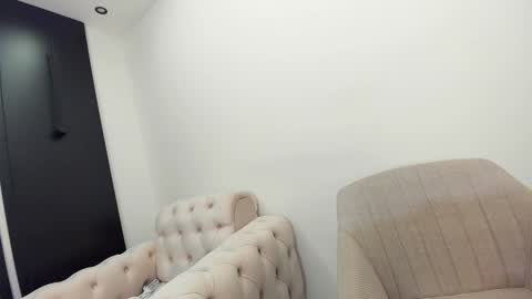 Snapshot of ehotlovea chatting on 02-05-25, 05:30 Erik and Alice online show from 02-05-25, 05:30