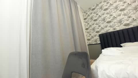 Snapshot of ehotlovea chatting on 02-09-25, 02:17 Erik and Alice online show from 02-09-25, 02:17