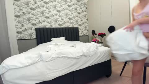 Snapshot of ehotlovea chatting on 02-17-25, 06:20 Erik and Alice online show from 02-17-25, 06:20