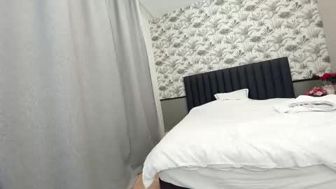 Snapshot of ehotlovea chatting on 02-18-25, 02:38 Erik and Alice online show from 02-18-25, 02:38