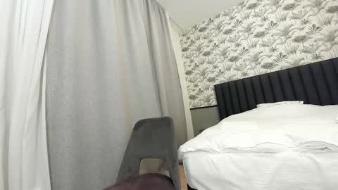 Snapshot of ehotlovea chatting on 02-19-25, 02:44 Erik and Alice online show from 02-19-25, 02:44