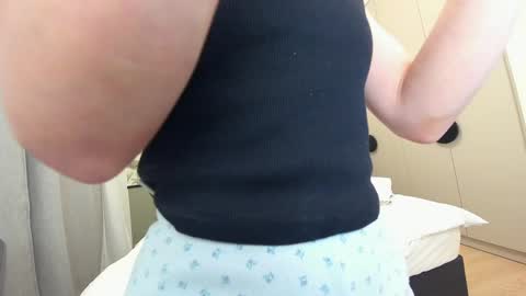 Snapshot of ehotlovea chatting on 02-26-25, 02:37 Erik and Alice online show from 02-26-25, 02:37