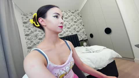 Snapshot of ehotlovea chatting on 02-28-25, 07:15 Erik and Alice online show from 02-28-25, 07:15