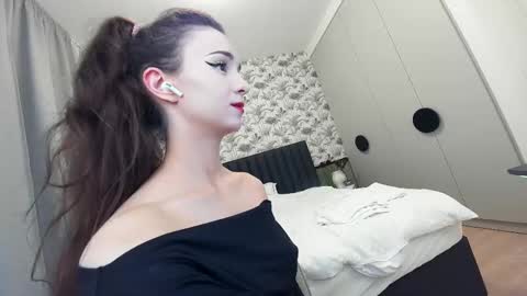 Snapshot of ehotlovea chatting on 03-01-25, 05:52 Erik and Alice online show from 03-01-25, 05:52