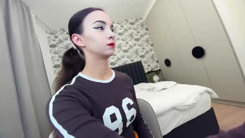 Snapshot of ehotlovea chatting on 03-02-25, 11:20 Erik and Alice online show from 03-02-25, 11:20