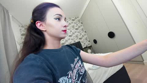 Snapshot of ehotlovea chatting on 03-04-25, 02:38 Erik and Alice online show from 03-04-25, 02:38