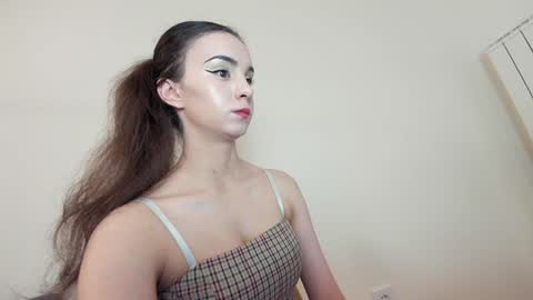 Snapshot of ehotlovea chatting on 09-11-25, 08:09 Erik and Alice online show from 09-11-25, 08:09