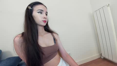 Snapshot of ehotlovea chatting on 09-26-25, 08:18 Erik and Alice online show from 09-26-25, 08:18