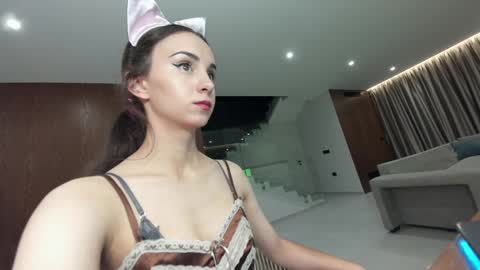 Snapshot of ehotlovea chatting on 11-20-25, 01:39 Erik and Alice online show from 11-20-25, 01:39