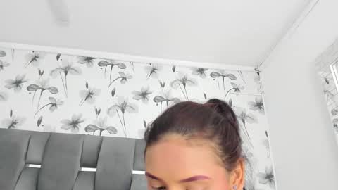 Snapshot of ehotloveaxxx chatting on 10-21-25, 06:19 Valery online show from 10-21-25, 06:19