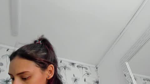 Snapshot of ehotloveaxxx chatting on 10-29-25, 12:07 Valery online show from 10-29-25, 12:07