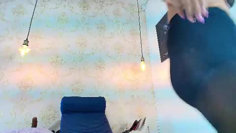 Snapshot of eimy_robertss chatting on 06-18-26, 08:35 Eimy online show from 06-18-26, 08:35