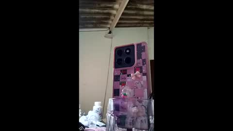 eimy_saenzz online show from 04-17-26, 07:17