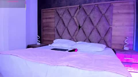 YG COUPLE online show from 12-17-25, 08:59