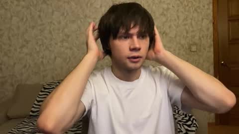 Snapshot of eitanhere chatting on 12-18-25, 06:36 Eitan online show from 12-18-25, 06:36