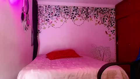 Snapshot of ekhtyr11 chatting on 05-13-26, 12:08 xoxo online show from 05-13-26, 12:08