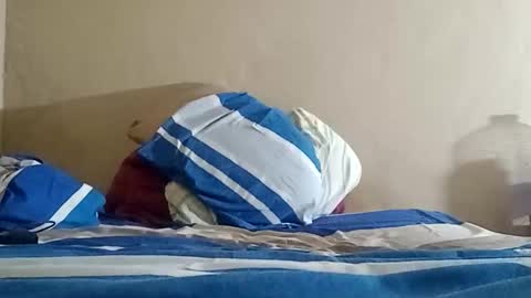 Snapshot of el131140 chatting on 12-21-25, 08:43 Sebastin online show from 12-21-25, 08:43