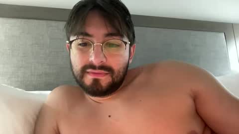 Snapshot of el_bonbon_rico chatting on 05-20-26, 02:40 el bonbon rico online show from 05-20-26, 02:40