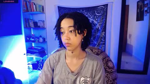 Ela  Help me reach 100 thumbs up online show from 03-18-26, 02:58