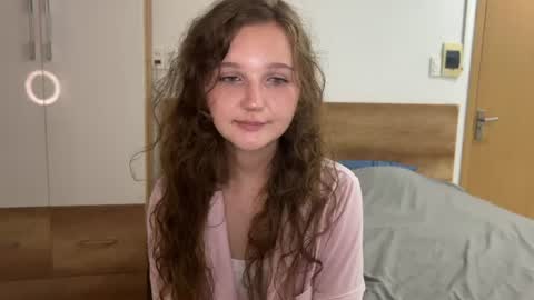 Snapshot of ela_wish chatting on 06-17-26, 06:42 Ela online show from 06-17-26, 06:42