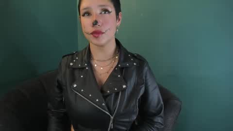 elaine87_ online show from 10-18-25, 09:04