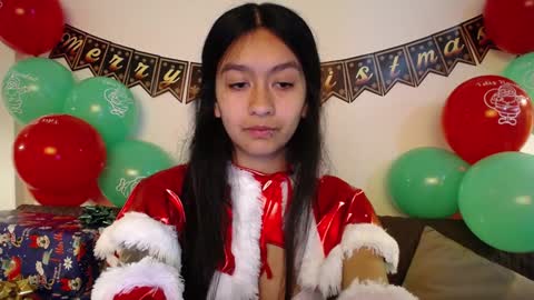 Elaine eli online show from 12-24-24, 02:10