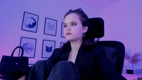 Your sweet girl online show from 12-17-24, 11:05