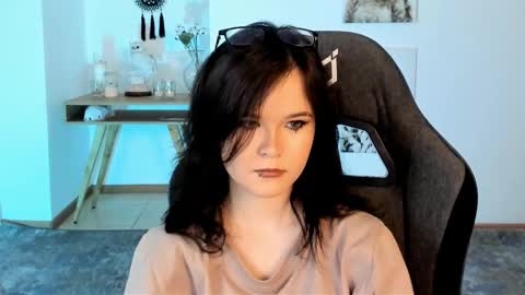 Your sweet girl online show from 03-01-25, 01:43