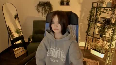 Snapshot of elainebeness chatting on 04-12-26, 10:15 Your sweet girl online show from 04-12-26, 10:15