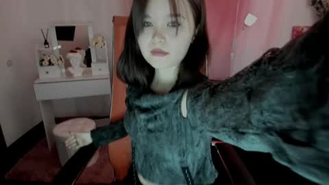 Snapshot of elainebeness chatting on 04-15-26, 01:12 Your sweet girl online show from 04-15-26, 01:12