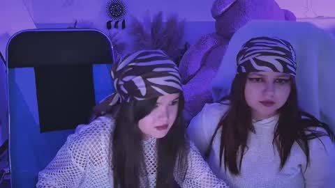 Snapshot of elainebeness chatting on 04-17-26, 07:50 Your sweet girl online show from 04-17-26, 07:50
