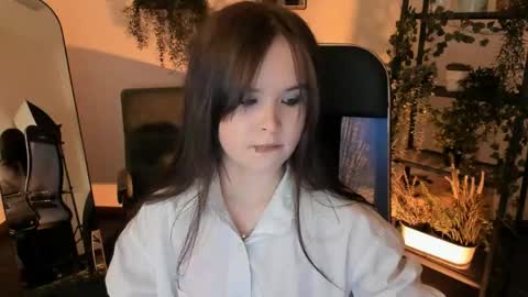 Snapshot of elainebeness chatting on 04-27-26, 04:05 Your sweet girl online show from 04-27-26, 04:05