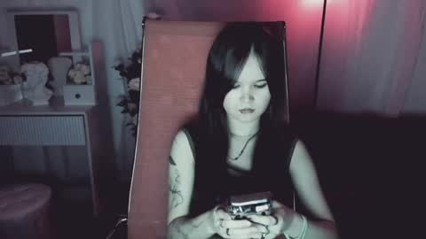 Snapshot of elainebeness chatting on 05-05-26, 07:11 Your sweet girl online show from 05-05-26, 07:11