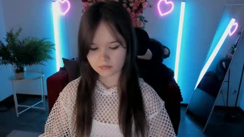 Snapshot of elainebeness chatting on 05-10-26, 08:25 Your sweet girl online show from 05-10-26, 08:25