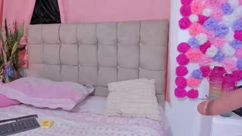 Snapshot of elalove_ chatting on 02-24-25, 12:09 Ela online show from 02-24-25, 12:09