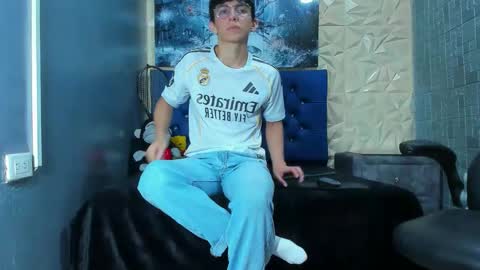 Elan Giralon online show from 03-22-26, 09:07