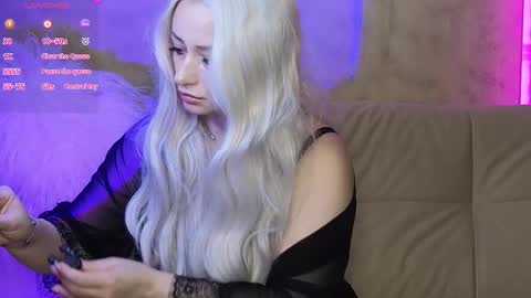 elarasable online show from 11-25-25, 06:57