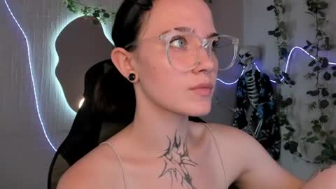 elastikiss online show from 06-22-26, 07:49