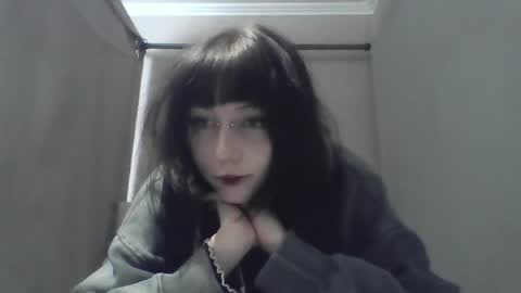 Snapshot of elaynetanton chatting on 04-25-26, 11:35 Lia online show from 04-25-26, 11:35